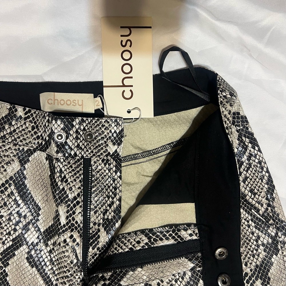 Choosy Snake Skin Faux Leather Pants Cropped Cropped Flare Mid Rise NWT Size 2 - Picture 12 of 16